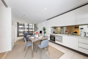 City-Central 2BR on Lonsdale & near Southern